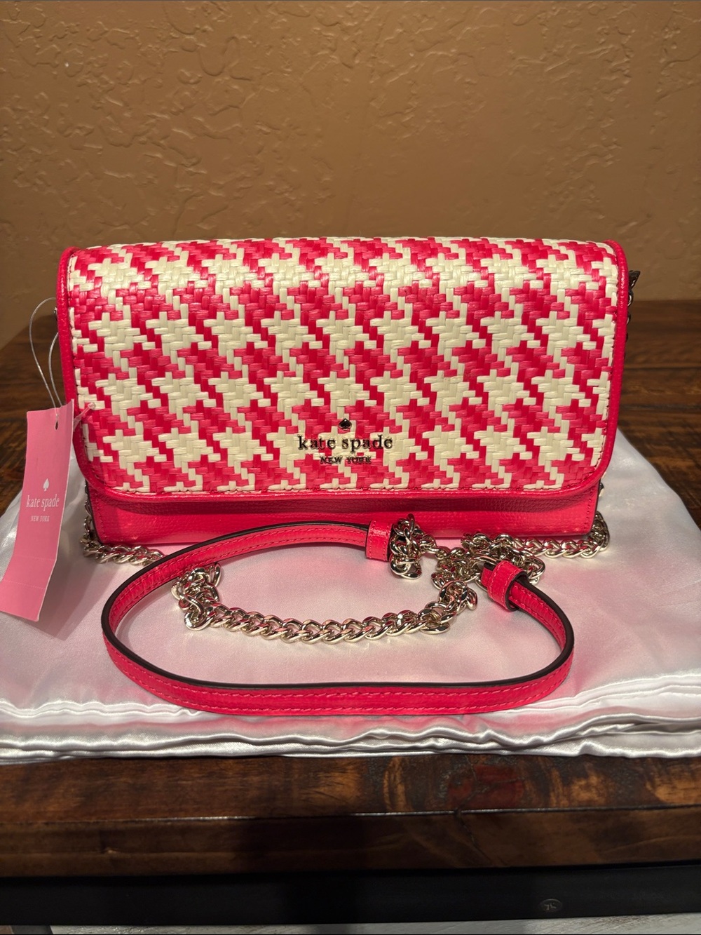kate spade NWT Darcy Pink and Cream Woven Houndstooth Crossbody/Clutch MSRP $289